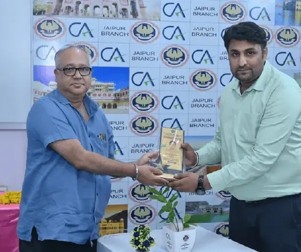 Best Stock Market Trainer Award To Arun Gupta Sir